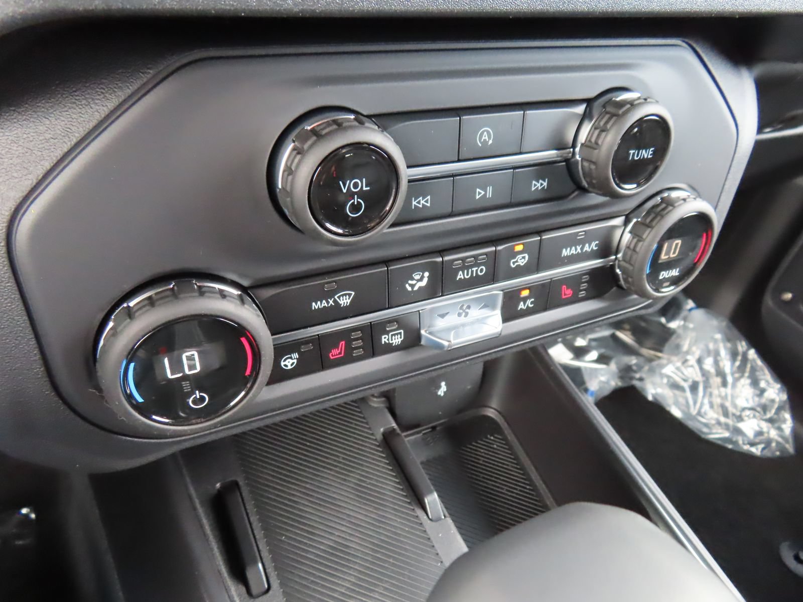 New 2026 Ford Bronco Outer Banks AWD/4WD image 14