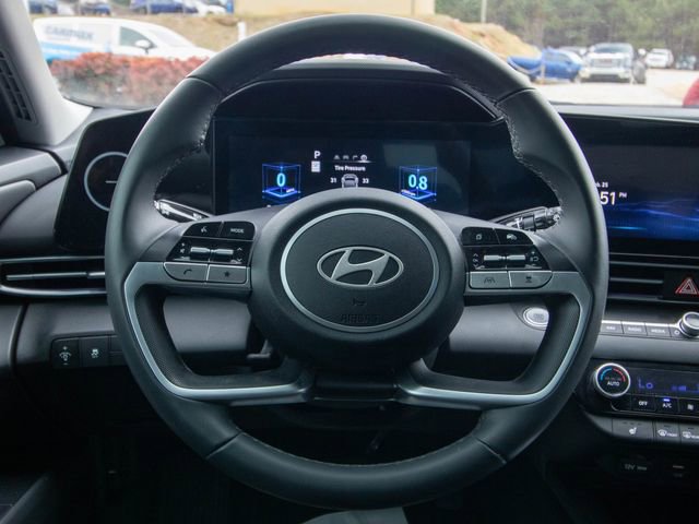 Used 2025 Hyundai Elantra SEL image 21
