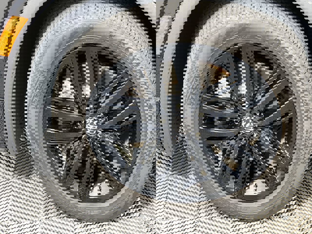 Used 2022 Volkswagen Tiguan SE R-Line image 13