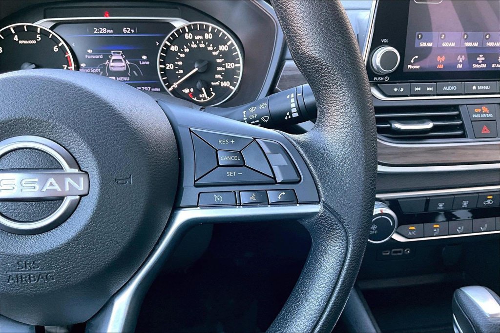 Used 2025 Nissan Altima 2.5 SV FWD image 18