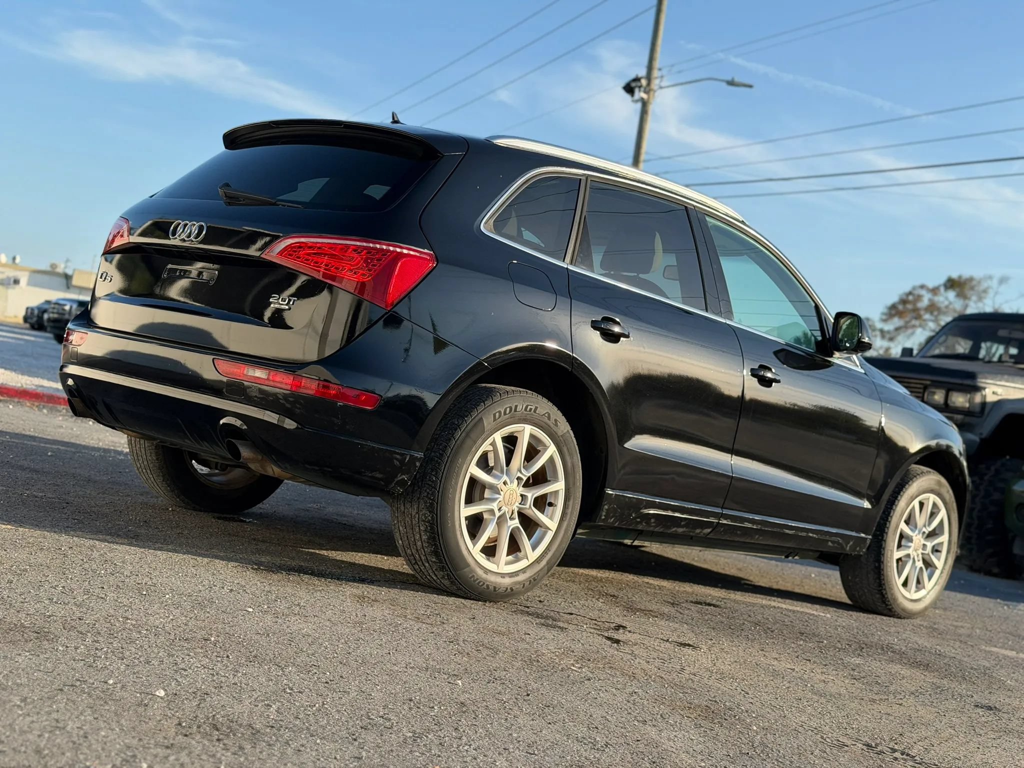 Used 2011 Audi Q5 2.0T Premium AWD/4WD image 4