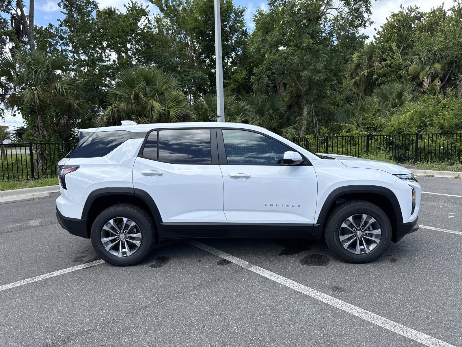 New 2027 Chevrolet Equinox LT w/ Convenience Package II FWD image 2