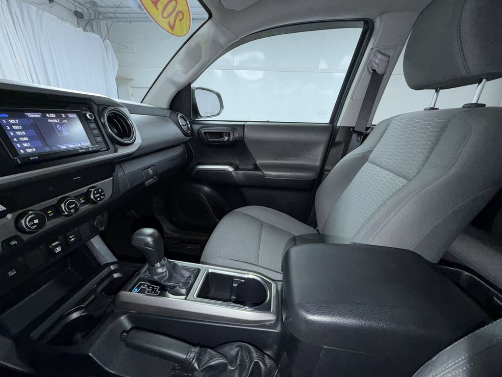 Used 2019 Toyota Tacoma SR5 AWD/4WD image 8
