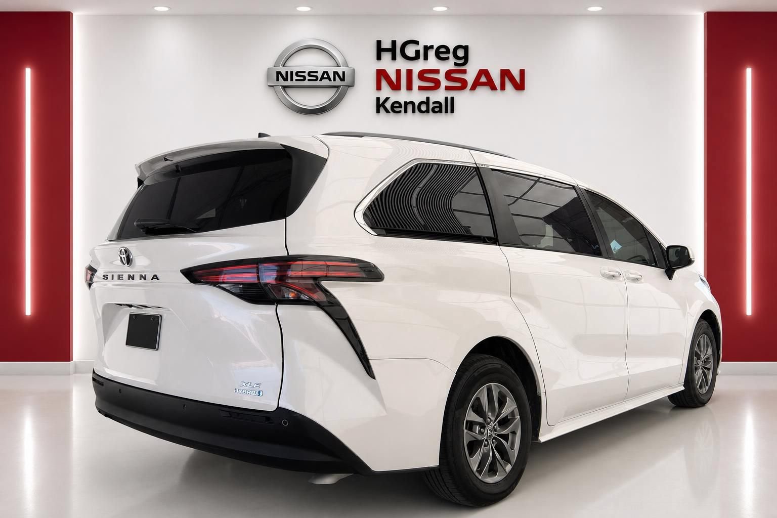 Used 2022 Toyota Sienna XLE FWD image 4
