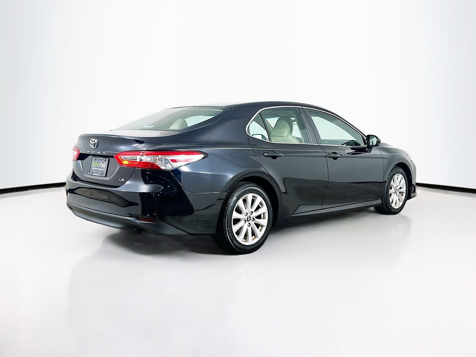 Used 2018 Toyota Camry LE FWD image 9