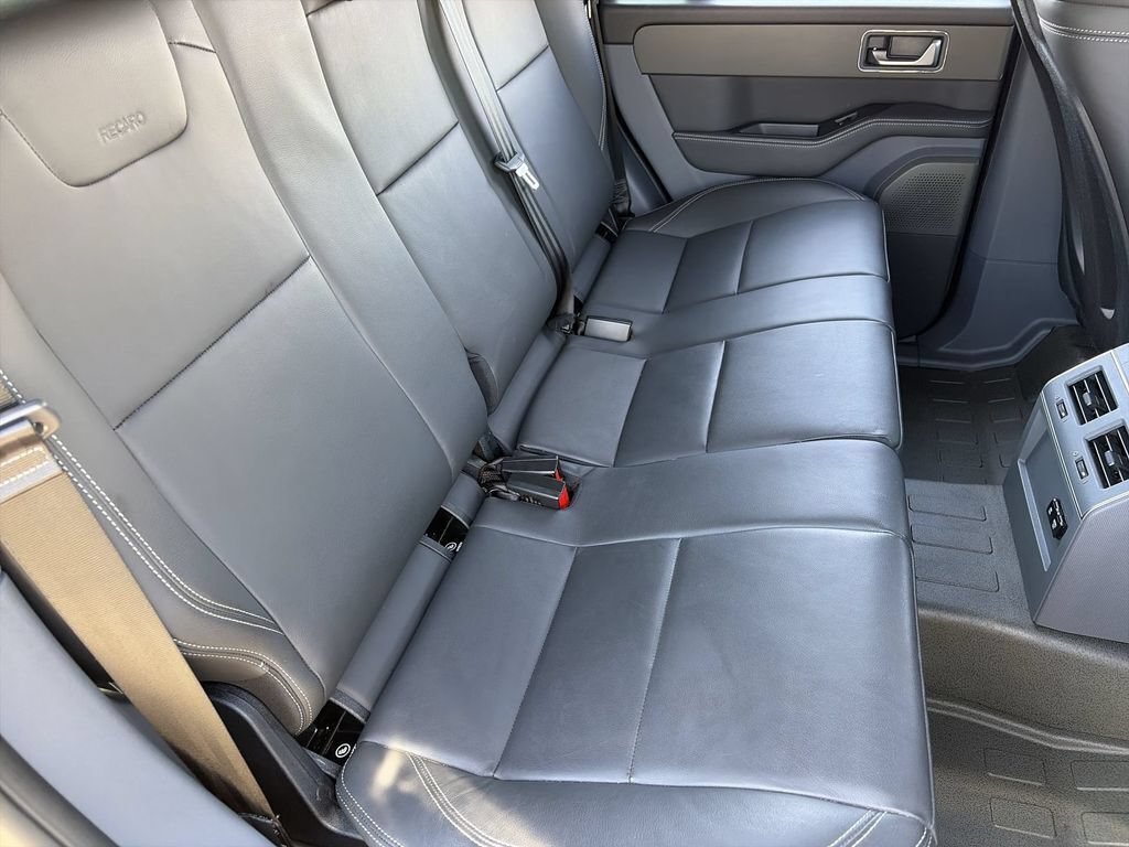 Used 2025 INEOS Grenadier Station Wagon AWD/4WD image 28