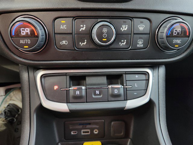 Used 2024 GMC Terrain SLT image 45