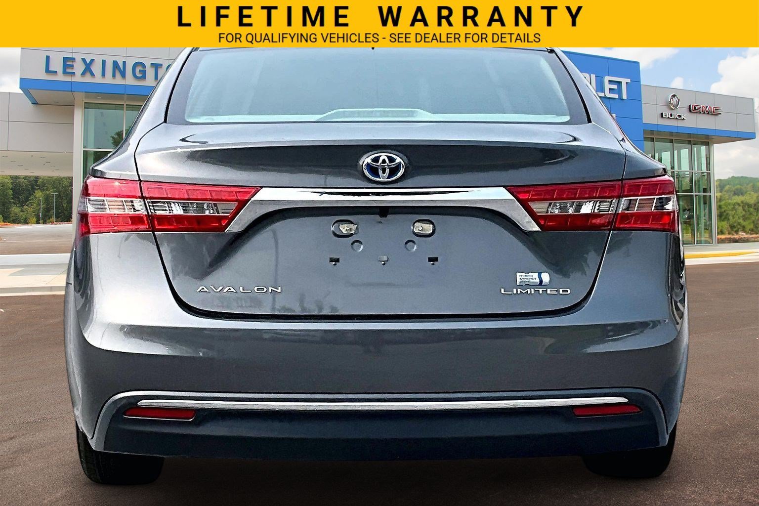 Used 2017 Toyota Avalon Limited w/ All Weather Liner Package FWD image 4