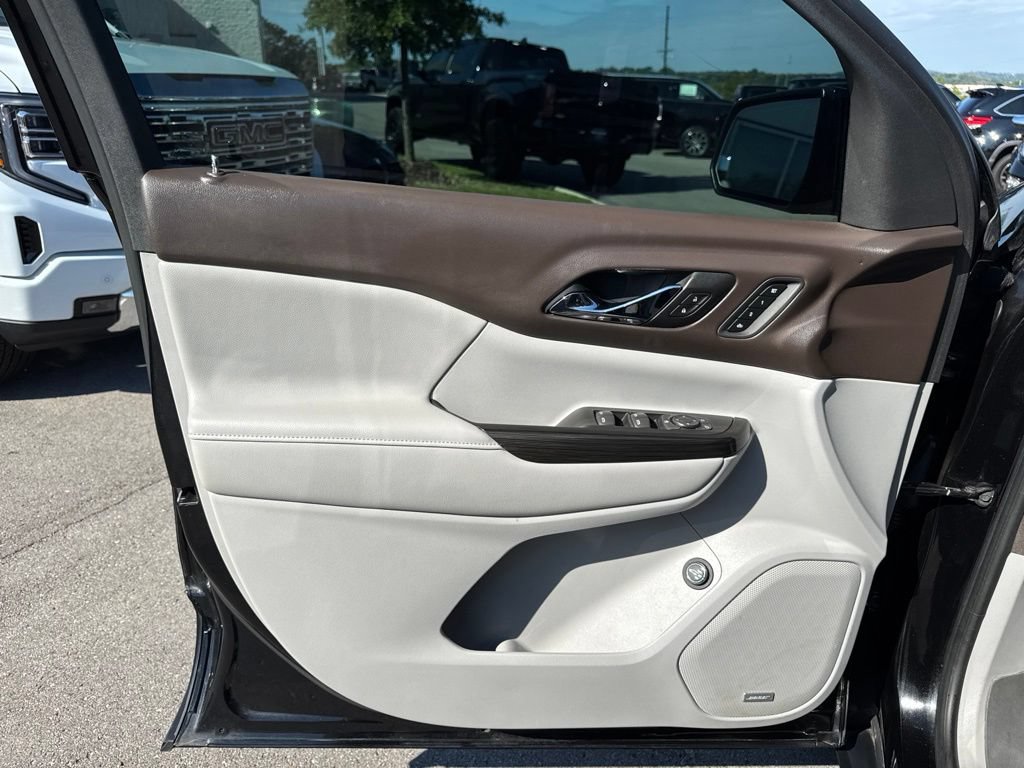 Used 2018 GMC Acadia SLT w/ LPO, Floor Liner Package FWD image 10