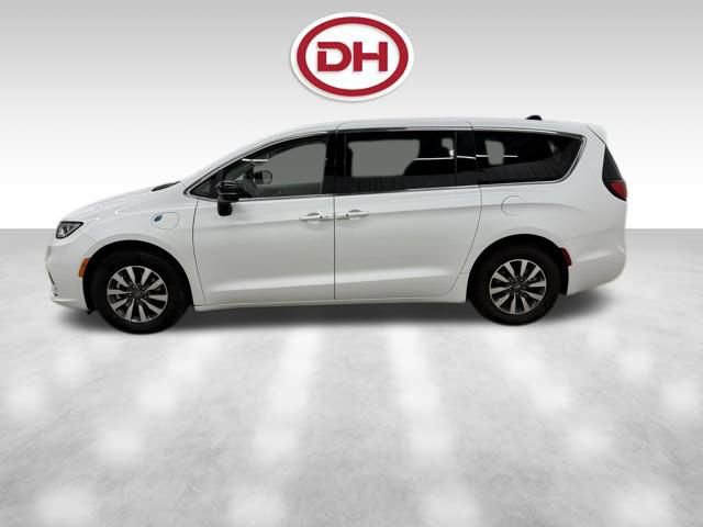 Used 2024 Chrysler Pacifica Select image 12