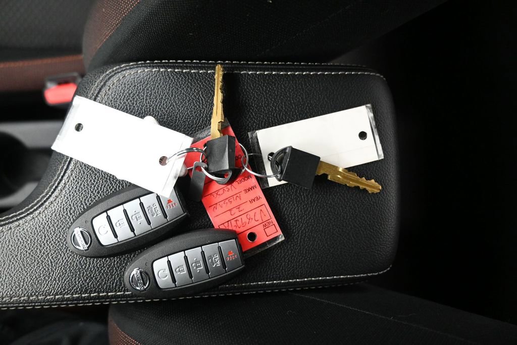 Used 2022 Nissan Versa SR w/ Convenience Package image 16