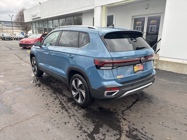 New 2026 Volkswagen Taos SE image 3