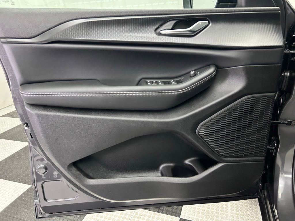 New 2025 Jeep Grand Cherokee Laredo w/ Trailer Tow Package image 13