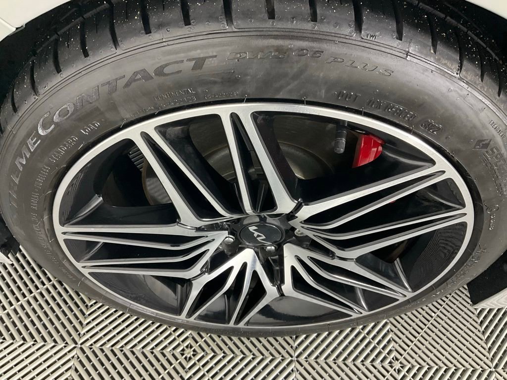 Used 2022 Kia Stinger GT2 image 9