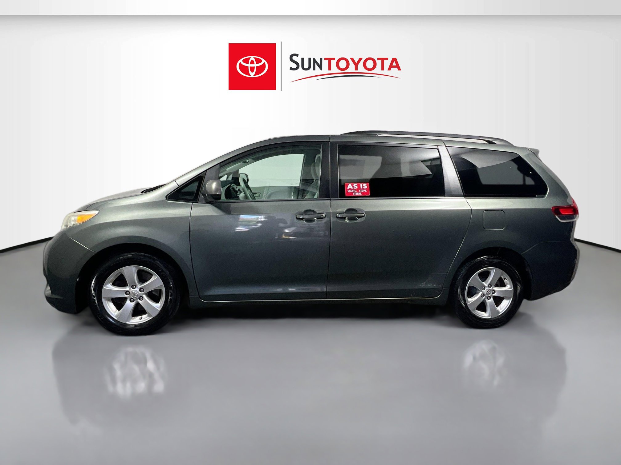 Used 2013 Toyota Sienna LE w/ Towing Pkg image 6