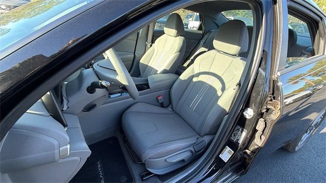 Used 2025 Hyundai Elantra Hybrid FWD image 27