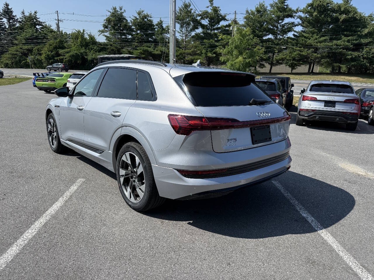 Used 2021 Audi e-tron Premium w/ Convenience Plus Package AWD/4WD image 8