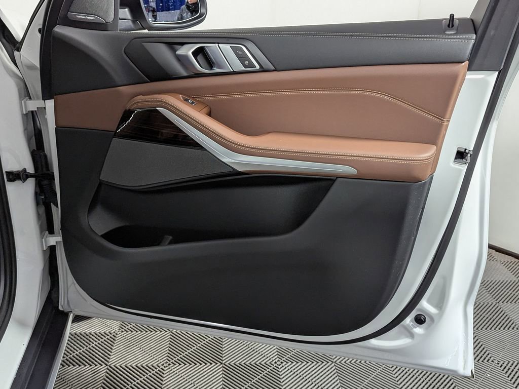 Used 2025 BMW X5 xDrive40i w/ Climate Comfort Package image 28