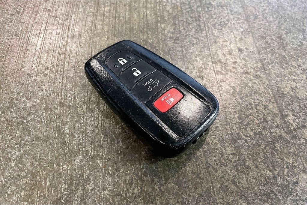 Used 2021 Toyota Highlander XLE image 11