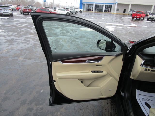 Used 2017 Cadillac XT5 Luxury image 16