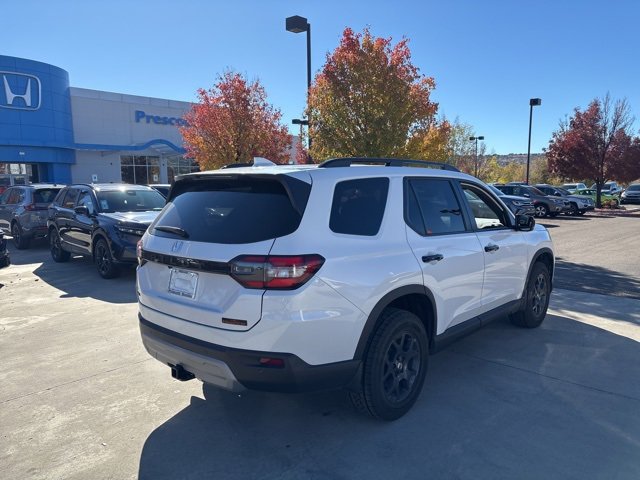 Used 2025 Honda Pilot TrailSport image 6