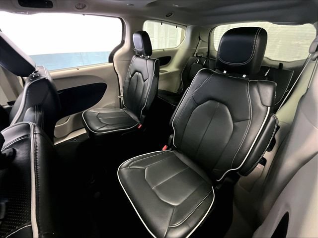 Used 2022 Chrysler Pacifica Limited AWD/4WD image 25