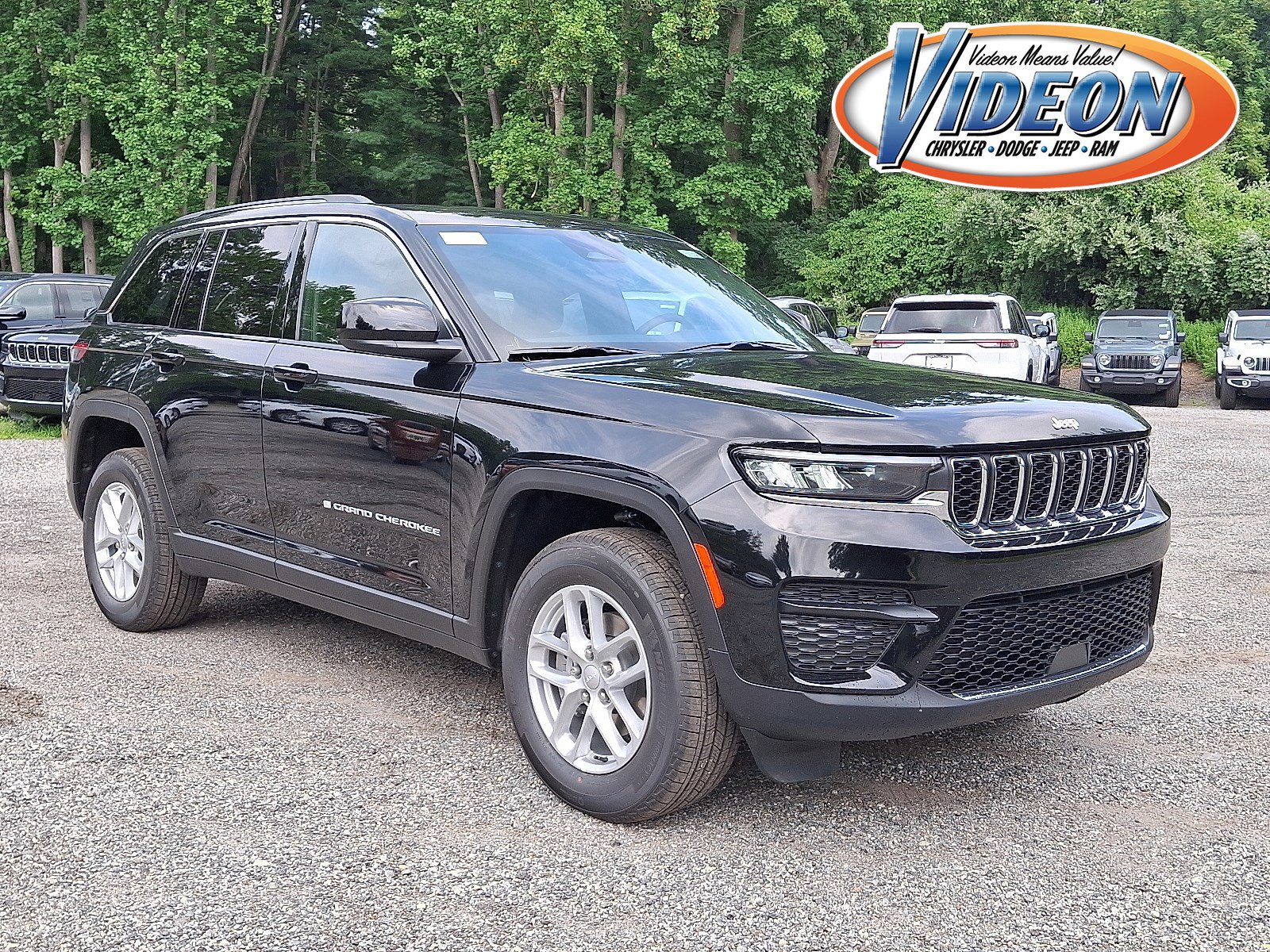 New 2025 Jeep Grand Cherokee Laredo X