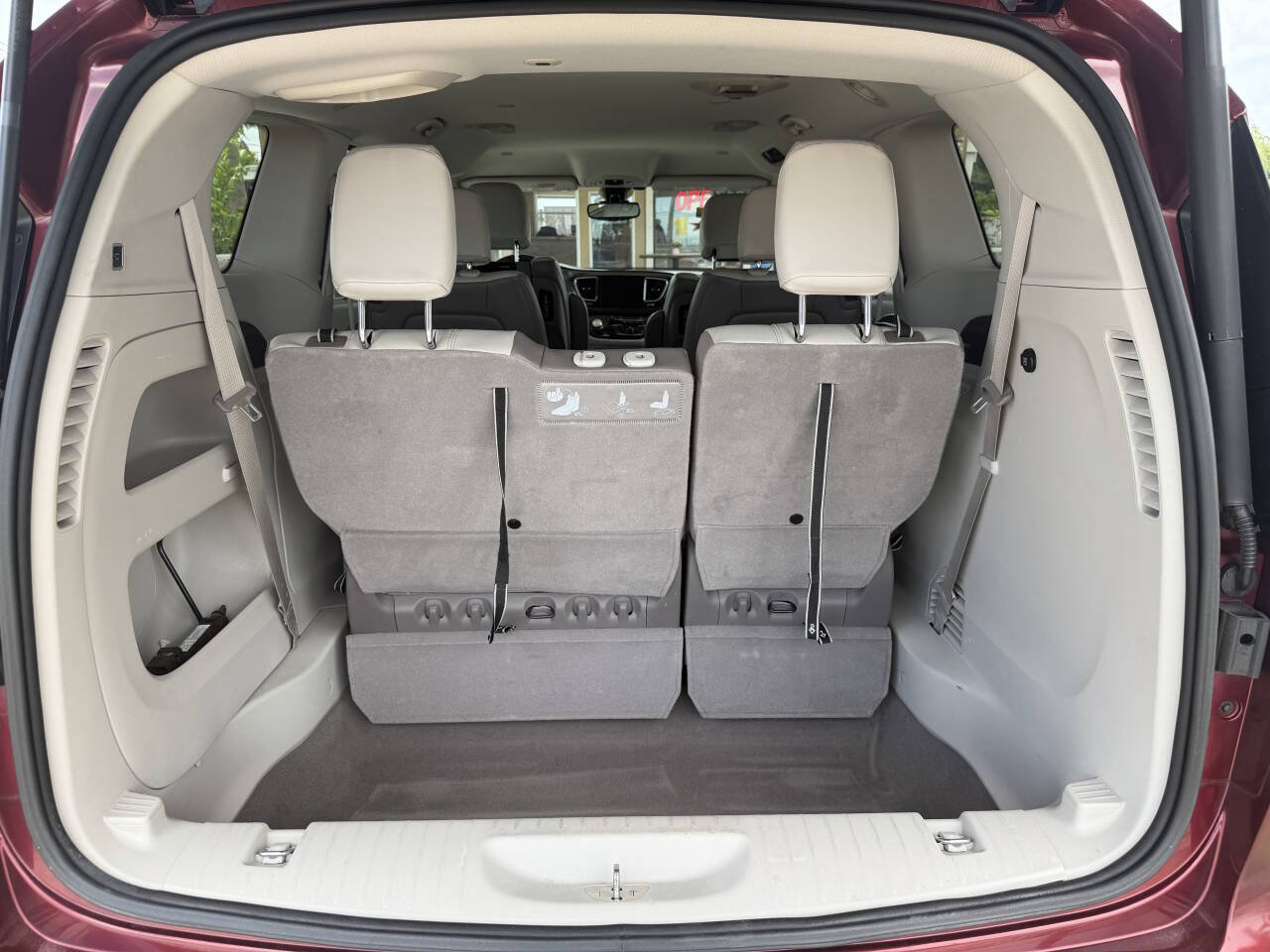 Used 2017 Chrysler Pacifica Touring-L Plus FWD image 15