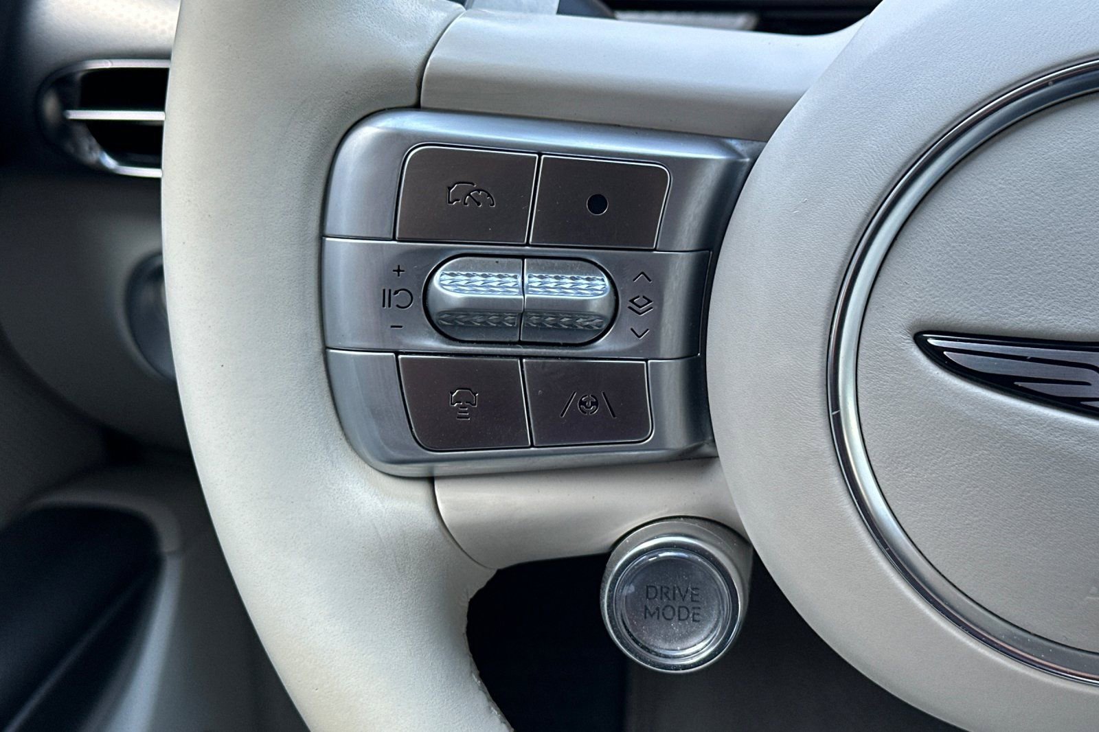 Used 2023 Genesis GV60 Advanced image 30