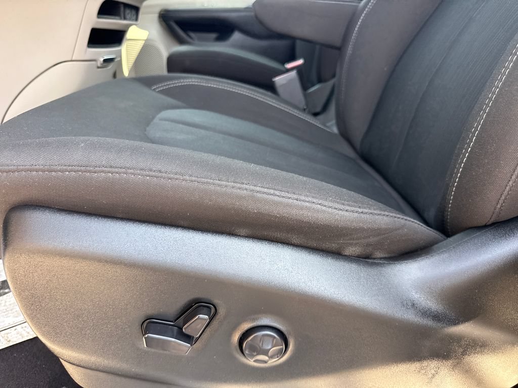 Used 2023 Chrysler Voyager LX FWD image 21