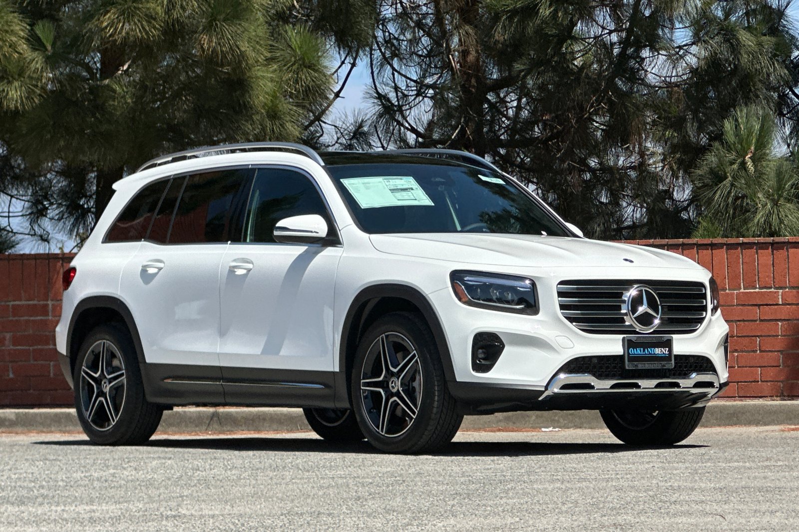 New 2026 Mercedes-Benz GLB 250 image 2