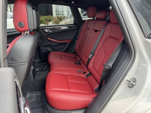 Certified 2025 Porsche Macan AWD/4WD image 14