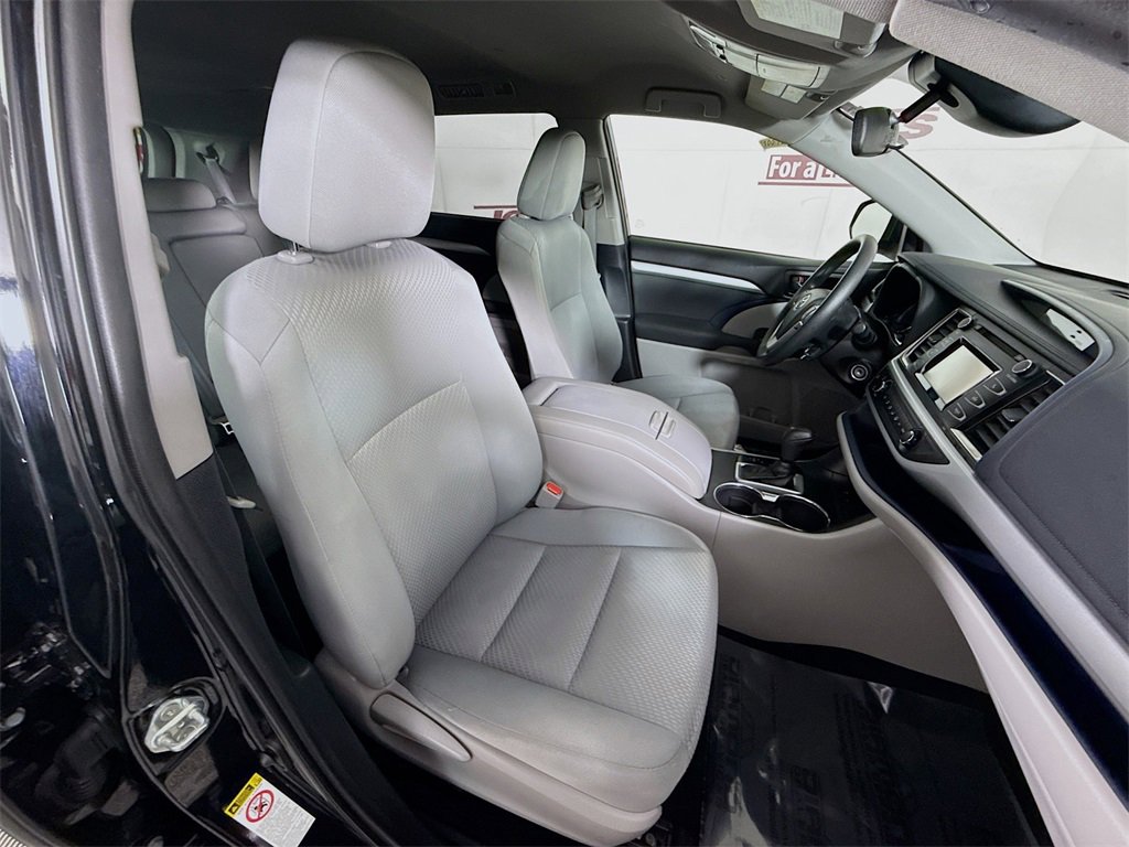 Certified 2019 Toyota Highlander LE image 32