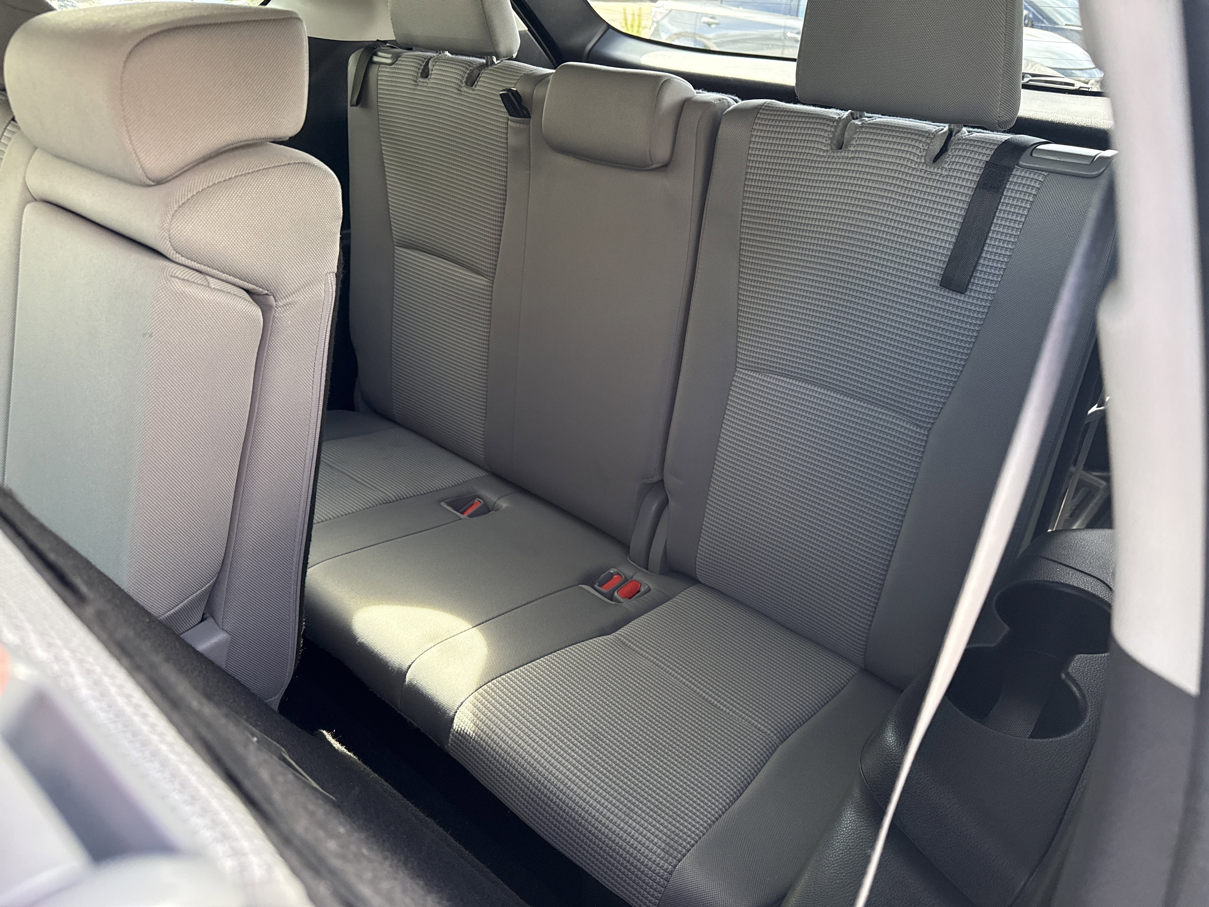 Used 2022 Toyota Highlander LE AWD/4WD image 17