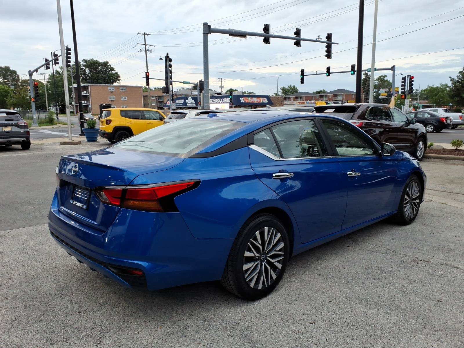 Used 2025 Nissan Altima 2.5 SV FWD image 3