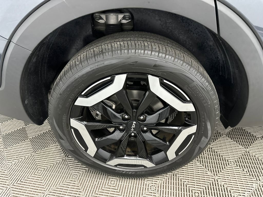 Used 2024 Kia Telluride S image 18