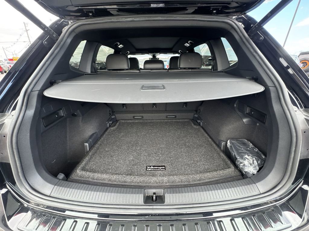 Used 2022 Volkswagen Tiguan SE R-Line AWD/4WD image 24