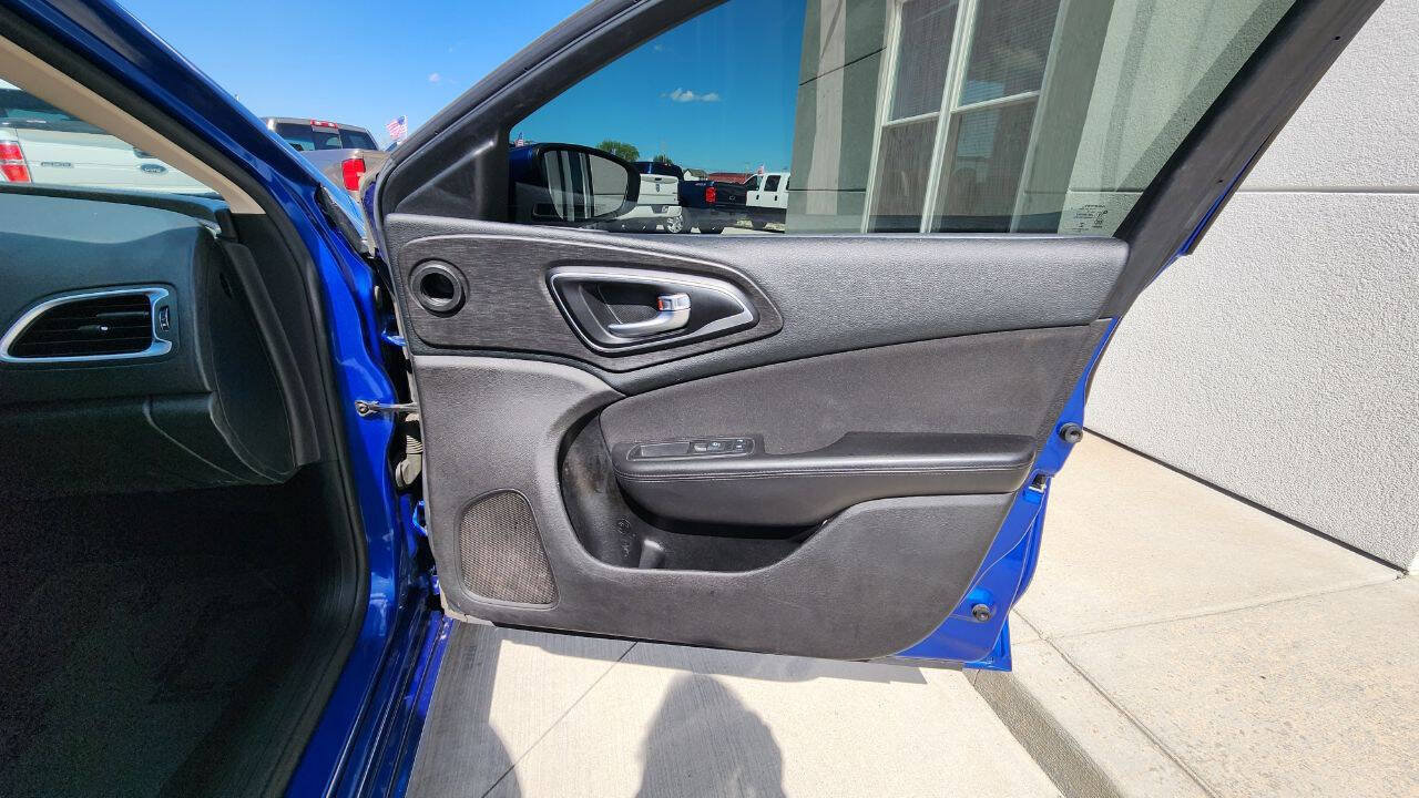 Used 2016 Chrysler 200 Limited FWD image 17