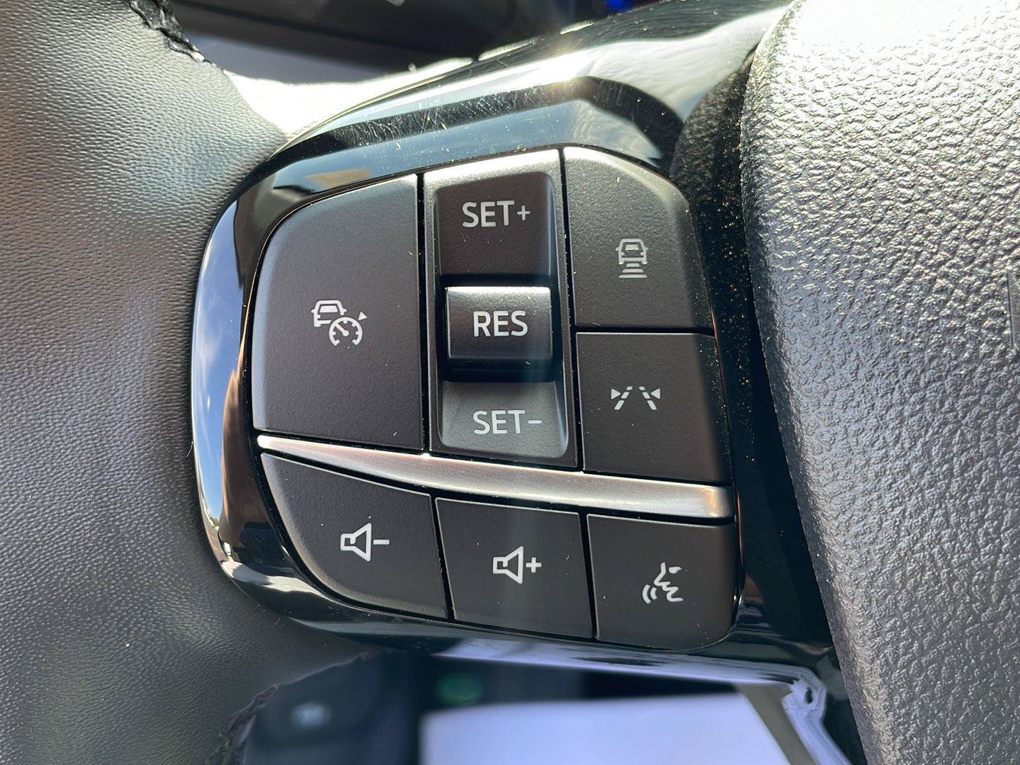 Used 2025 Ford Escape SE FWD image 16