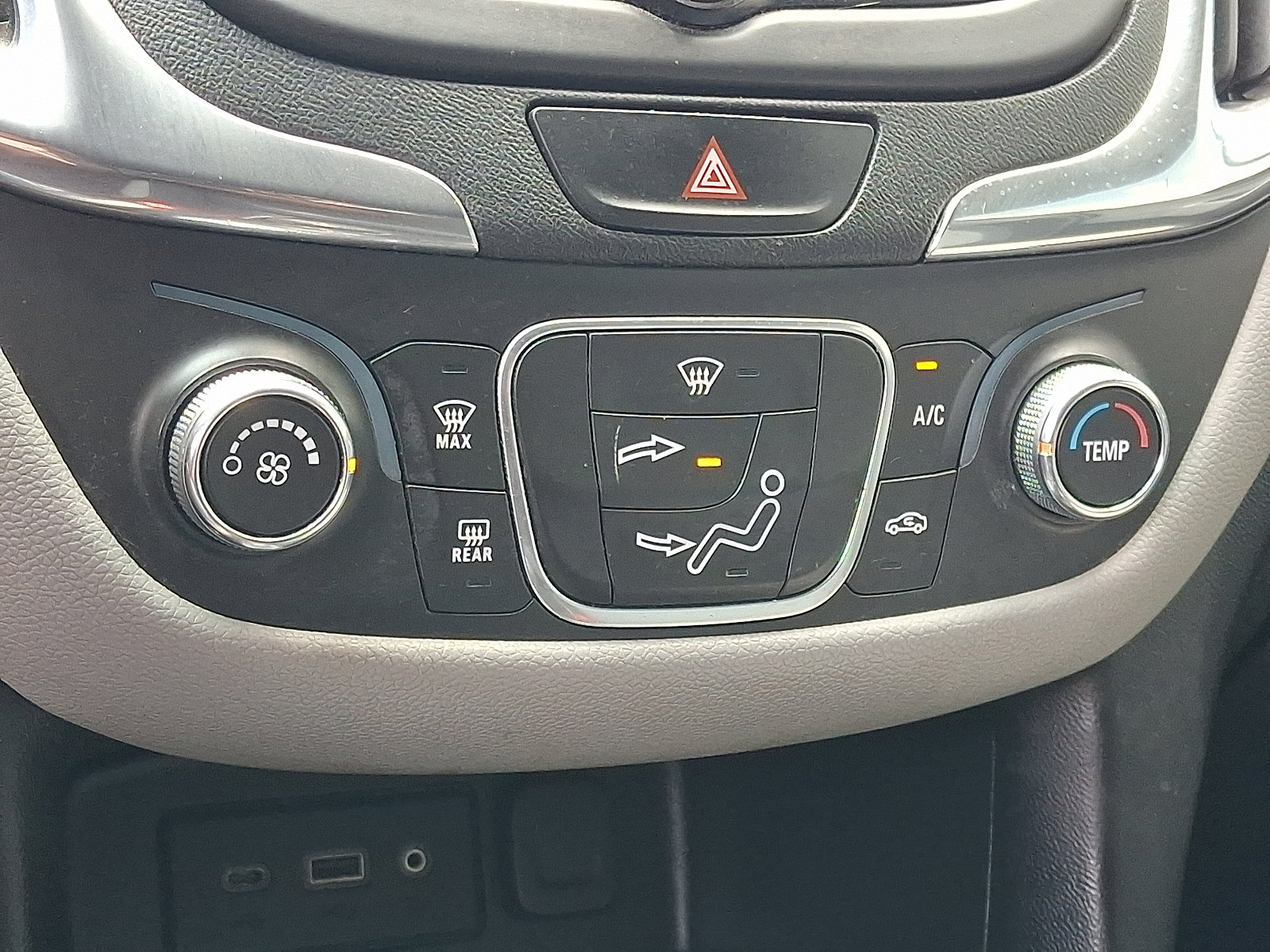 Used 2020 Chevrolet Equinox LT AWD/4WD image 17