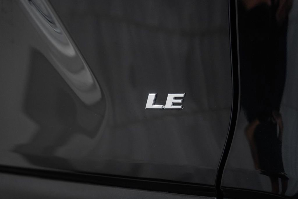 Used 2024 Toyota RAV4 LE image 7