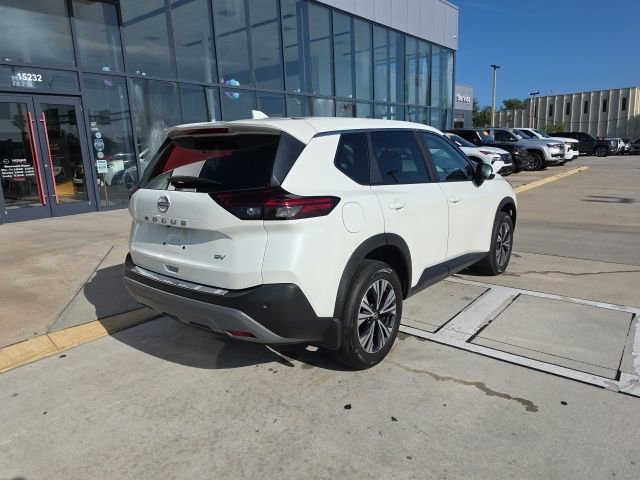 Used 2023 Nissan Rogue SV image 4