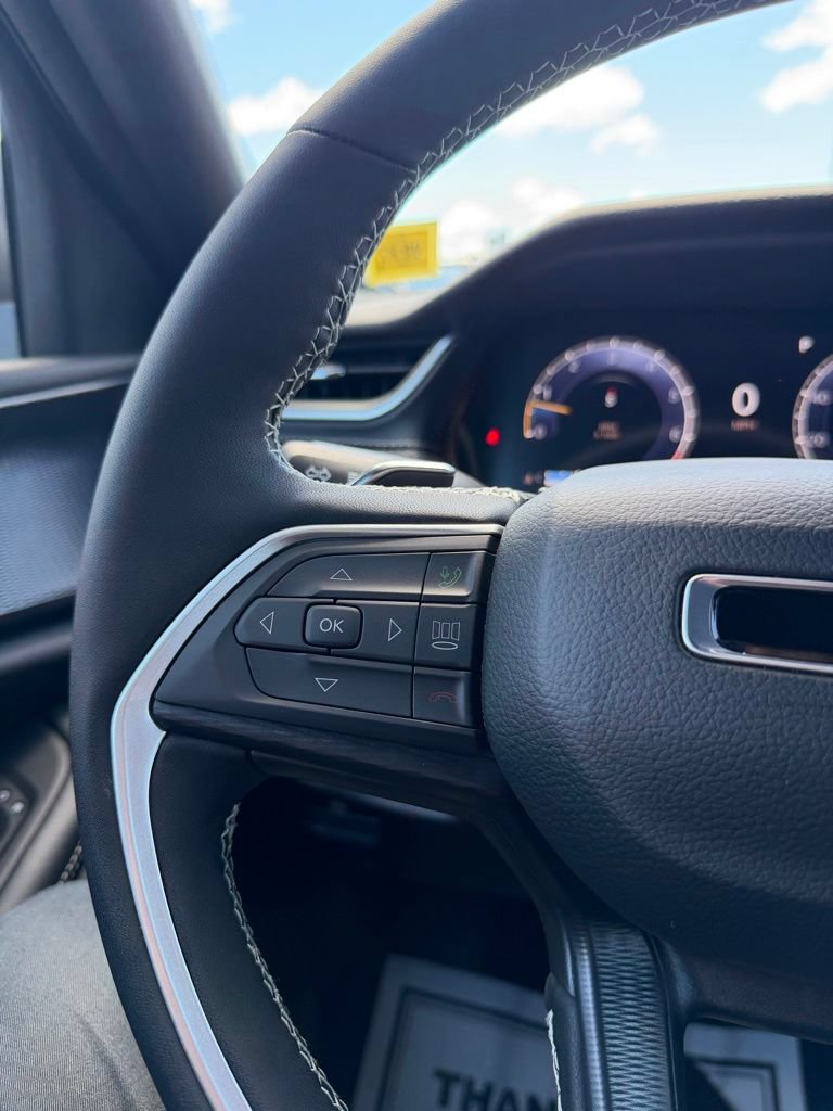 Certified 2025 Jeep Grand Cherokee Laredo X w/ Luxury Tech Group I AWD/4WD image 19