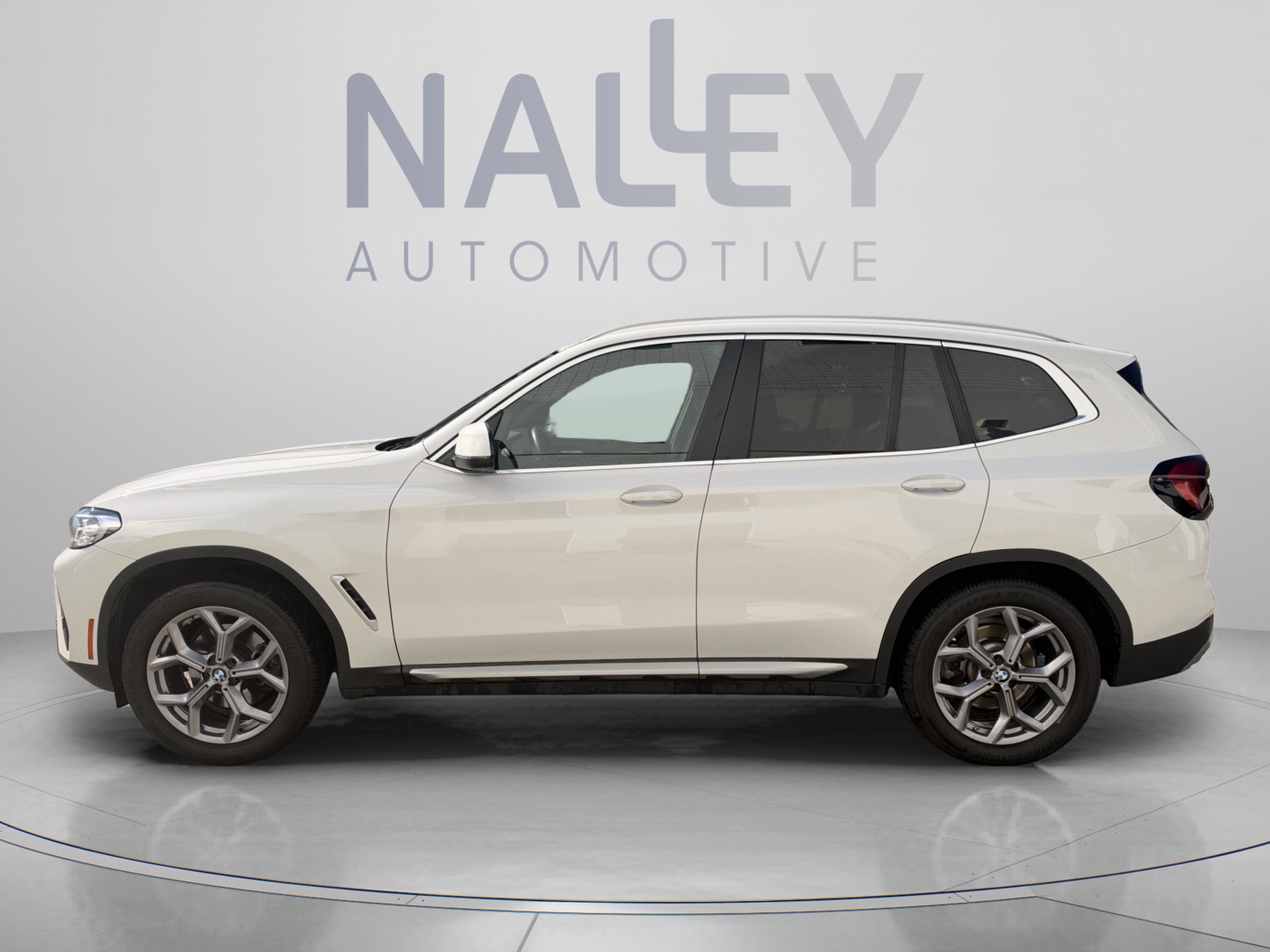 Used 2023 BMW X3 xDrive30i w/ Premium Package AWD/4WD image 2