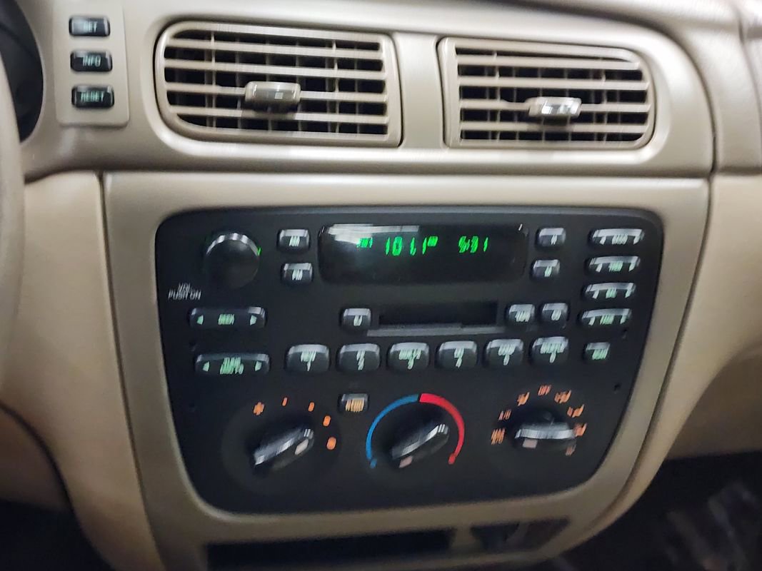 Used 2004 Ford Taurus SE image 17