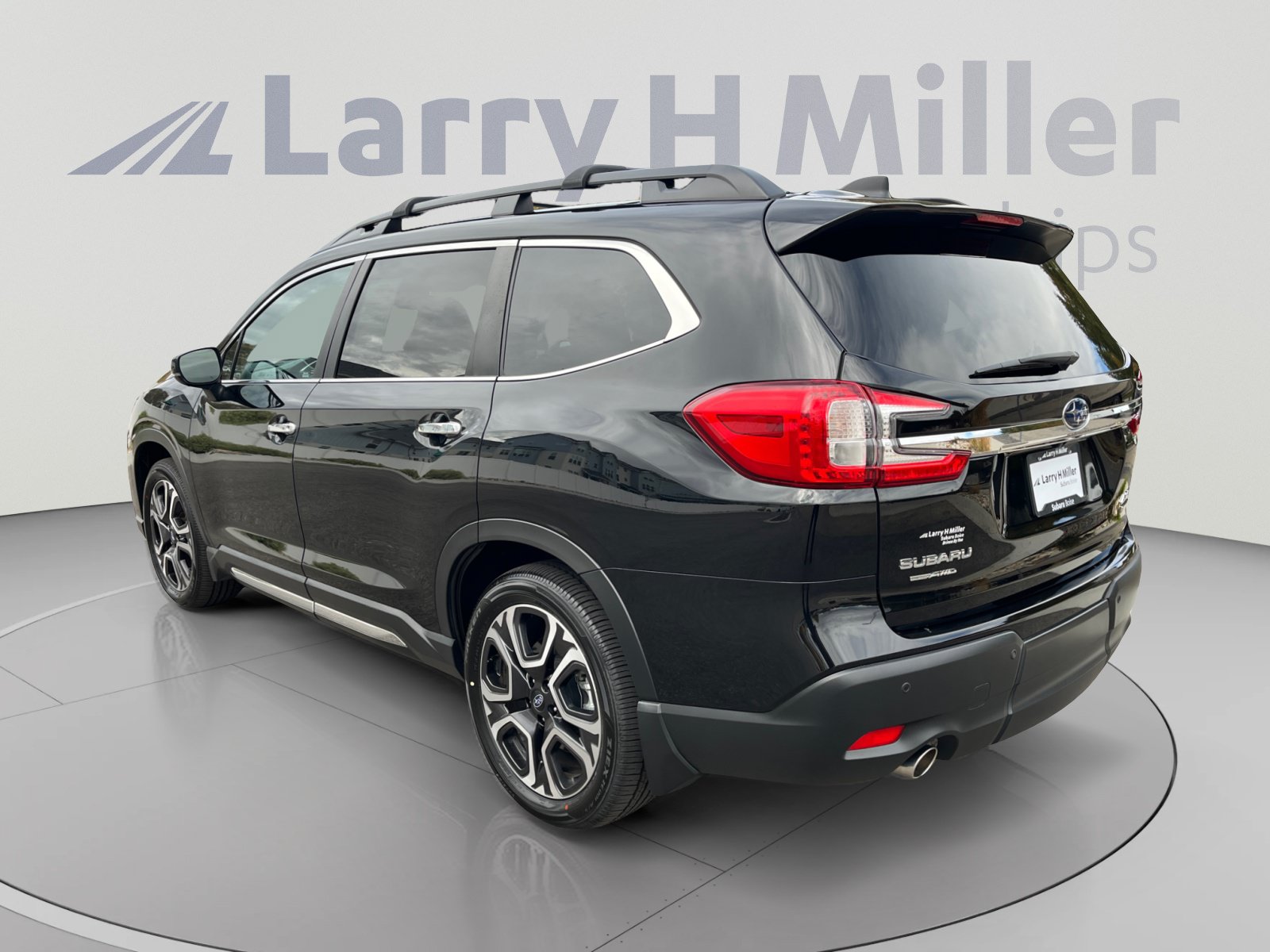 Used 2024 Subaru Ascent Touring AWD/4WD image 3