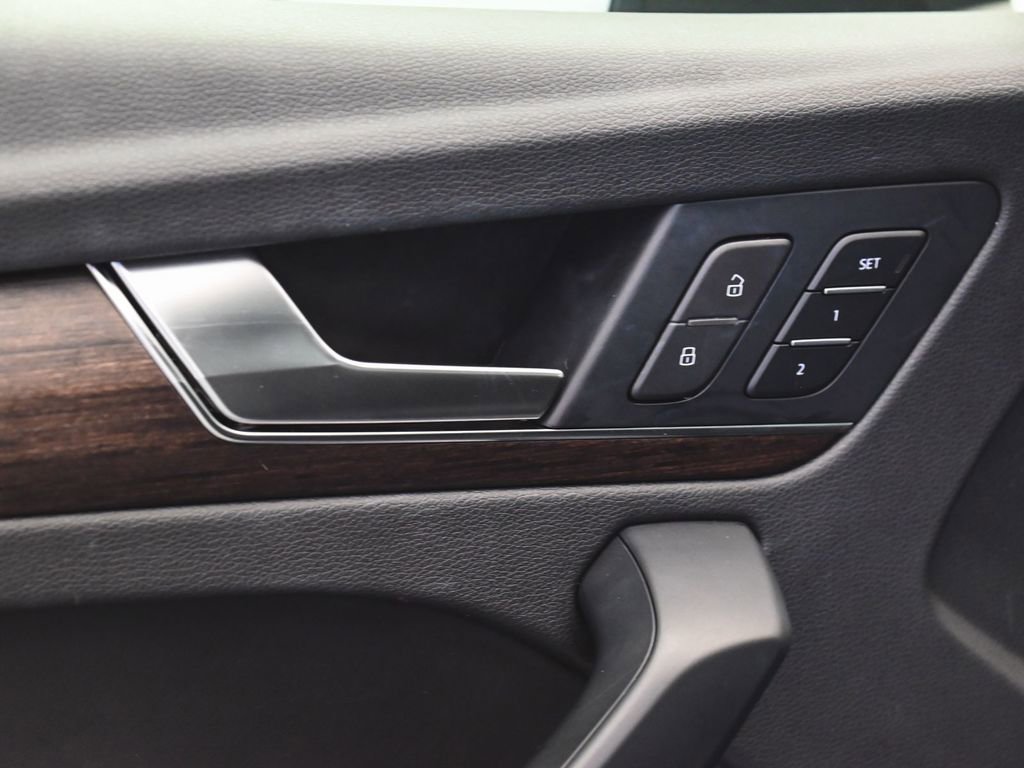 Used 2023 Audi Q5 2.0T Premium w/ Convenience Package image 9