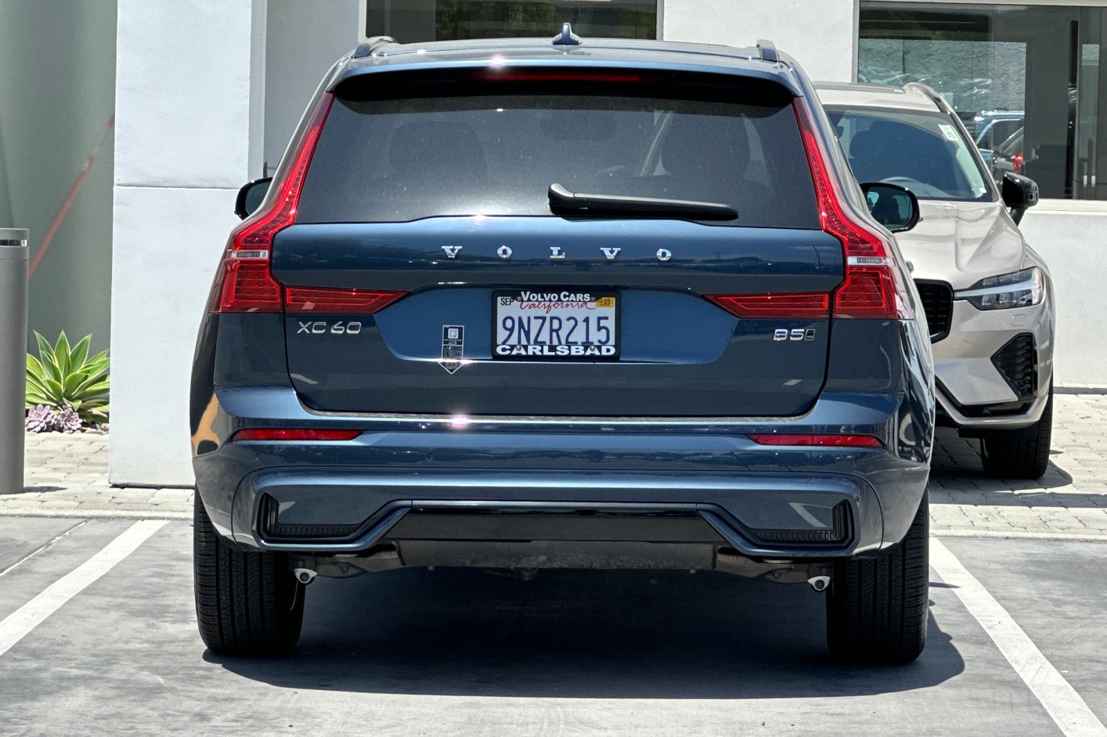 Certified 2025 Volvo XC60 B5 Core w/ Climate Package PRO image 5