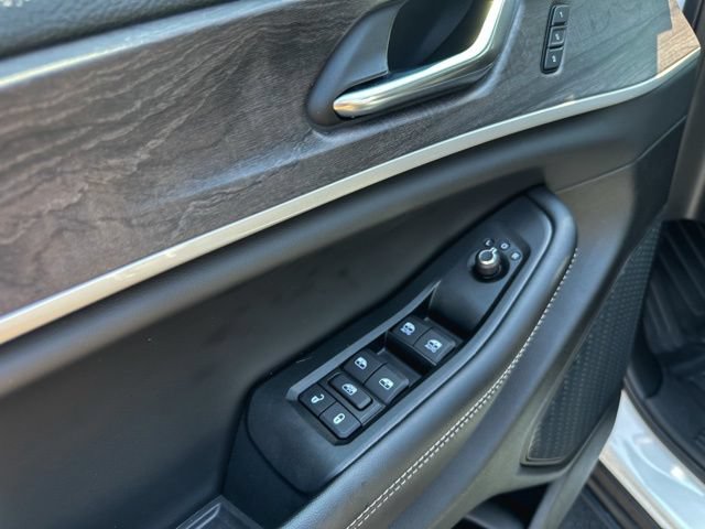 Used 2025 Jeep Grand Cherokee L Limited AWD/4WD image 15