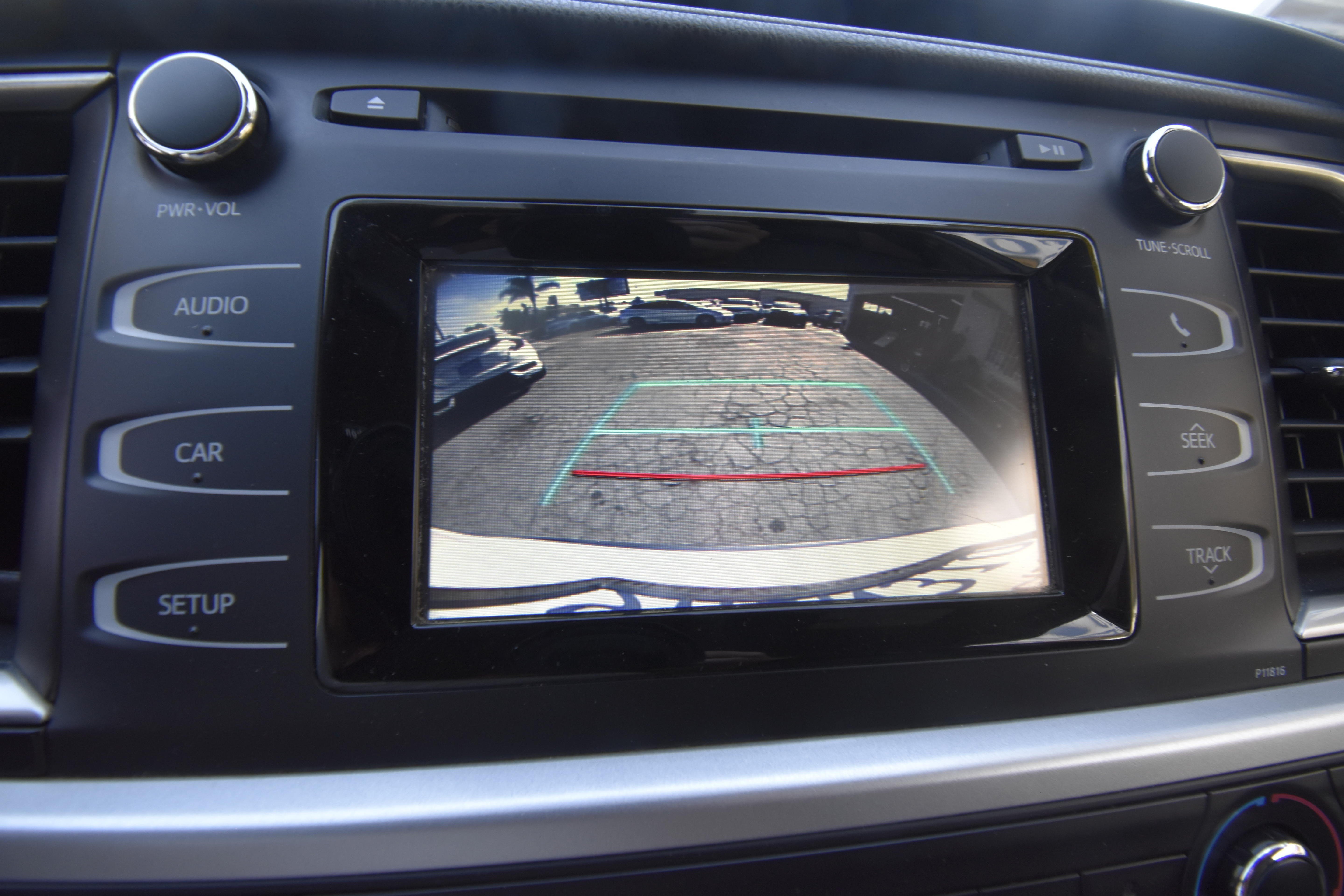 Used 2019 Toyota Highlander LE FWD image 13